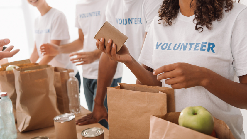 volunteering with food delivery